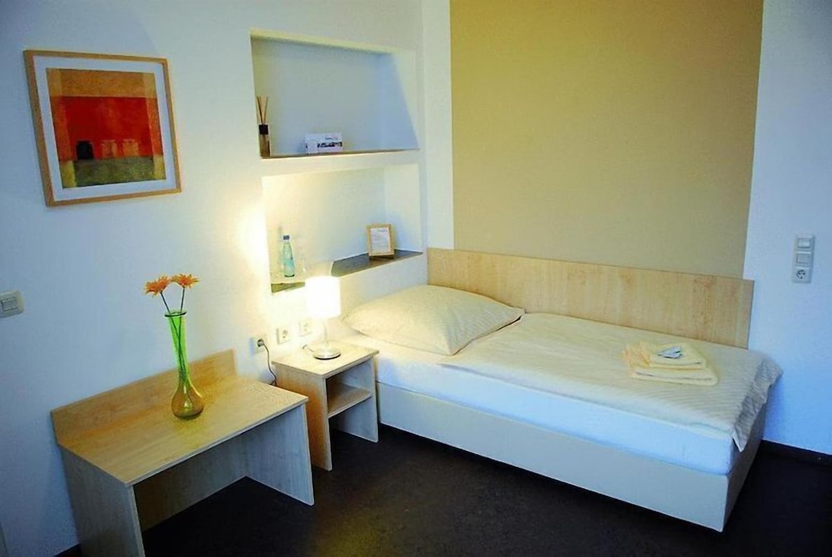 Adam Hotel 3